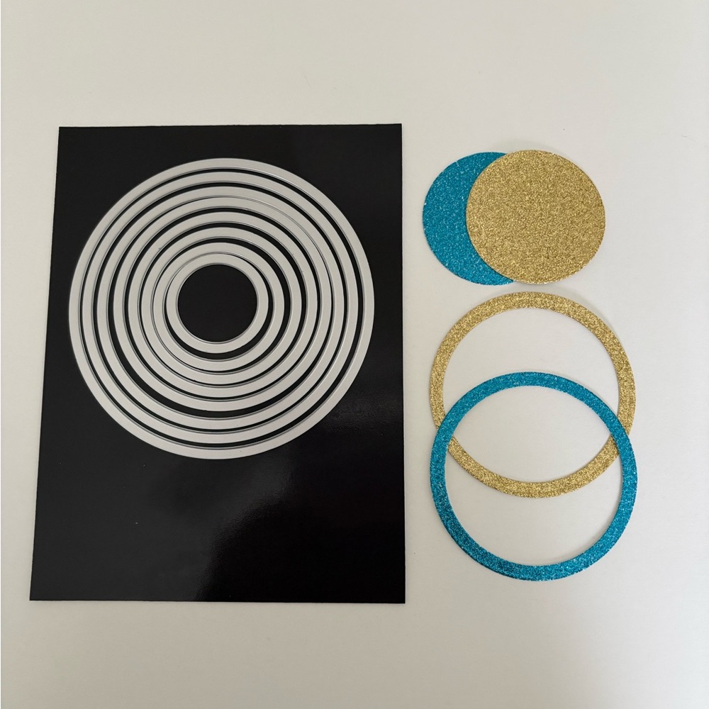 Sizzix Framelits 8 Nested Circle Dies 657551 and 5 Shaker Domes